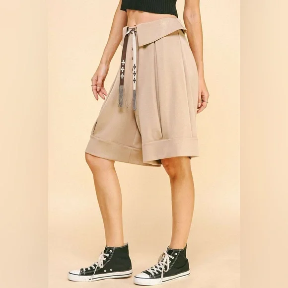259B. Stylish High-Waisted Shorts